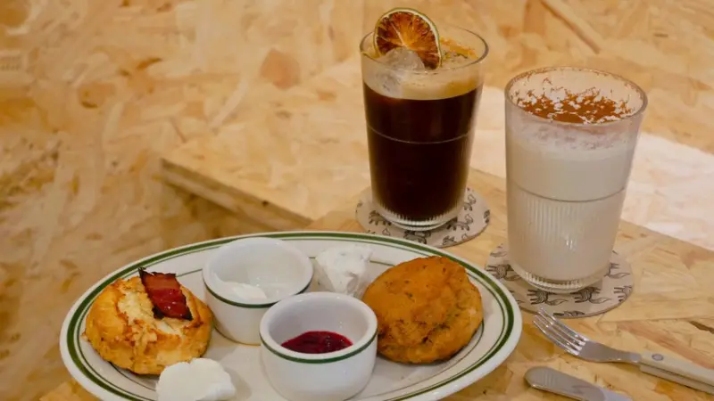 新竹市東區THE FOX COFFEE CLUB - 近新竹市政府的司康專賣店，每日手工製作八種口味司康(鹹甜皆有)，內用外帶都推薦o(*^＠^*)o