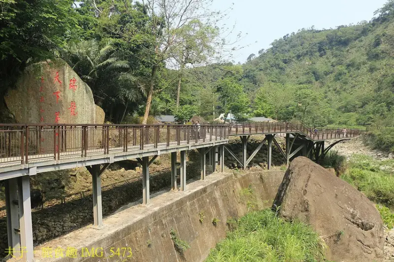 南投瑞龍瀑布園區 空中觀瀑平台 瀑布近在咫尺彷彿觸手可及
