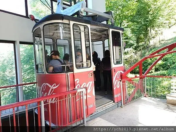 布拉索上山纜車站旁午餐／餐後搭纜車上山賞景 Brasov l