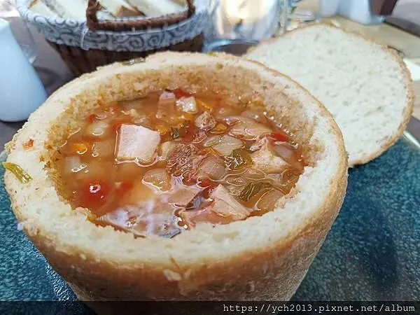 布拉索上山纜車站旁午餐／餐後搭纜車上山賞景 Brasov l