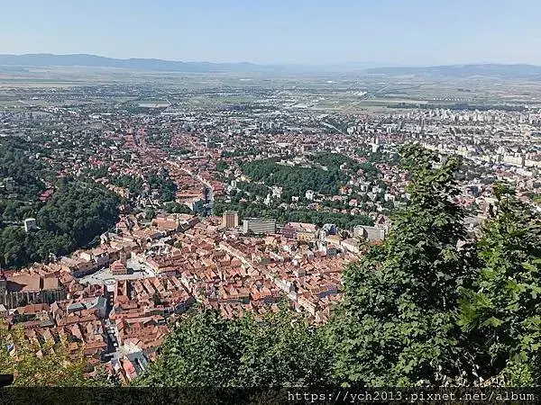 布拉索上山纜車站旁午餐／餐後搭纜車上山賞景 Brasov l