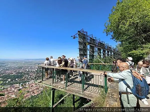 布拉索上山纜車站旁午餐／餐後搭纜車上山賞景 Brasov l