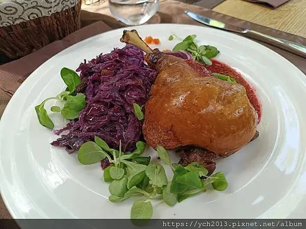 布拉索上山纜車站旁午餐／餐後搭纜車上山賞景 Brasov l