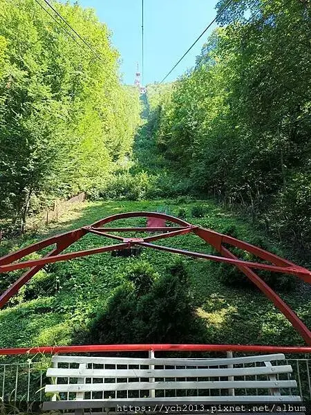 布拉索上山纜車站旁午餐／餐後搭纜車上山賞景 Brasov l
