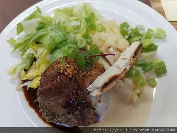 布拉索上山纜車站旁午餐／餐後搭纜車上山賞景 Brasov l