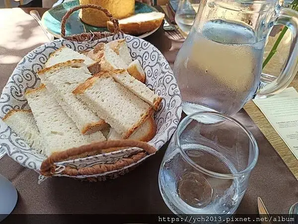 布拉索上山纜車站旁午餐／餐後搭纜車上山賞景 Brasov l