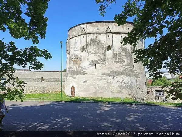 布拉索上山纜車站旁午餐／餐後搭纜車上山賞景 Brasov l