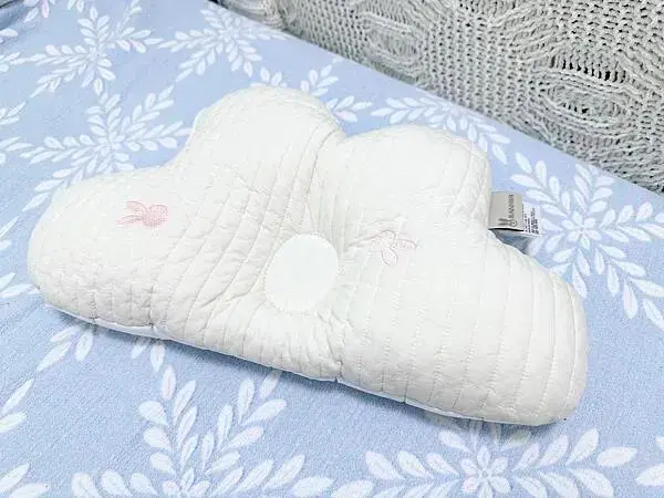 新手媽咪│寶寶枕頭推薦：韓國原裝進口BUNNY PAPA，雲朵造型護枕頸枕，親膚透氣、涼感