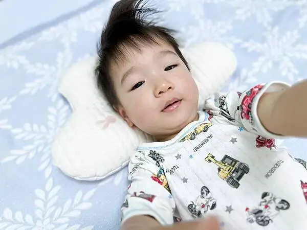 新手媽咪│寶寶枕頭推薦：韓國原裝進口BUNNY PAPA，雲朵造型護枕頸枕，親膚透氣、涼感