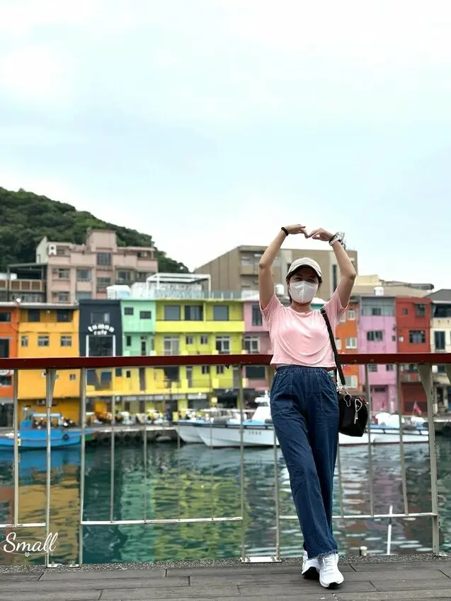 基隆必吃必去｜正濱漁港+台畜熱狗堡公車站+金龍肉羹｜繽紛好拍