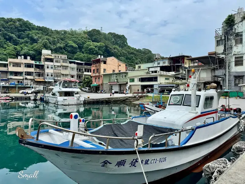 基隆必吃必去｜正濱漁港+台畜熱狗堡公車站+金龍肉羹｜繽紛好拍