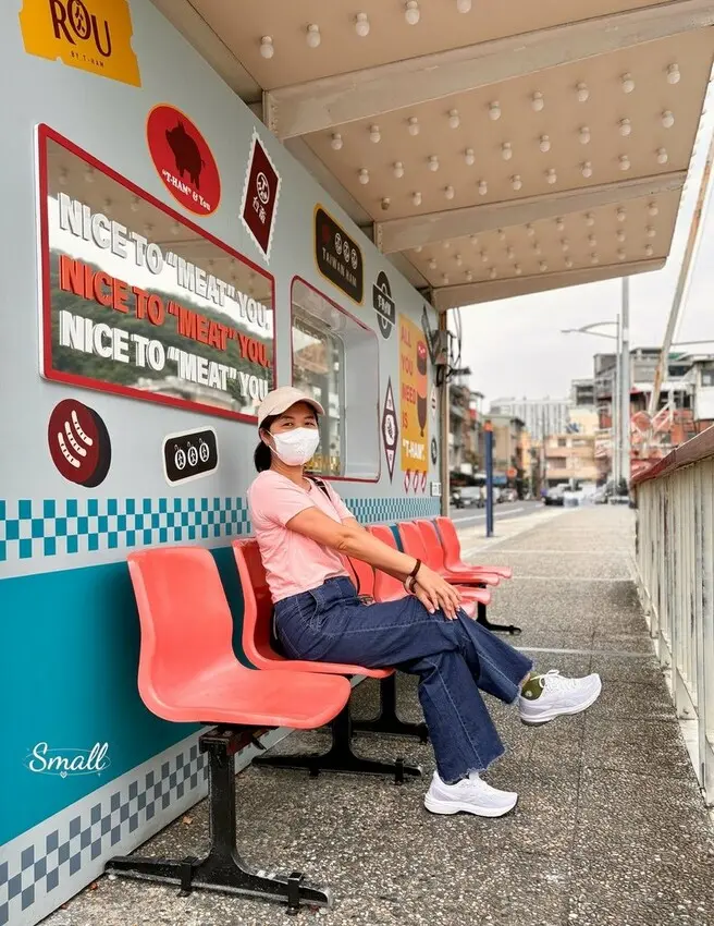 基隆必吃必去｜正濱漁港+台畜熱狗堡公車站+金龍肉羹｜繽紛好拍