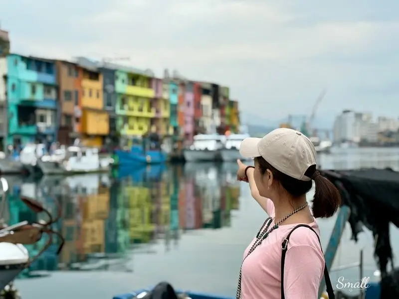 基隆必吃必去｜正濱漁港+台畜熱狗堡公車站+金龍肉羹｜繽紛好拍