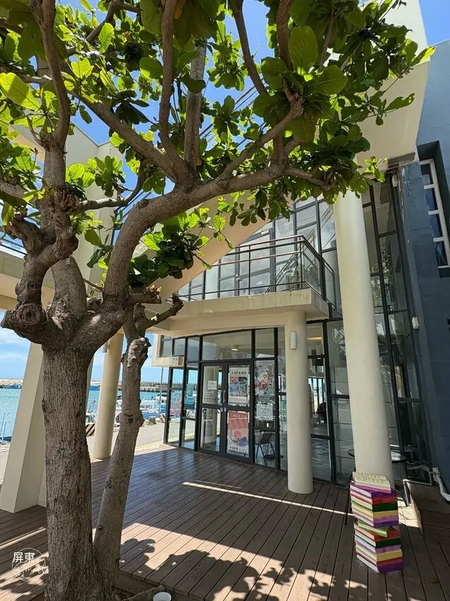 超萌巨型小可愛【看海美術館_怪獸代班】，順遊絕美枋山石礁海岸