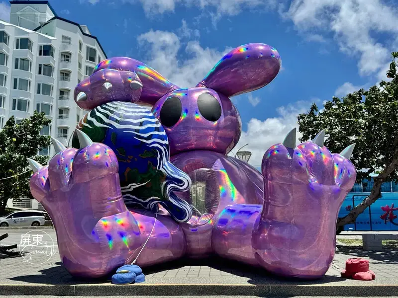 超萌巨型小可愛【看海美術館_怪獸代班】，順遊絕美枋山石礁海岸