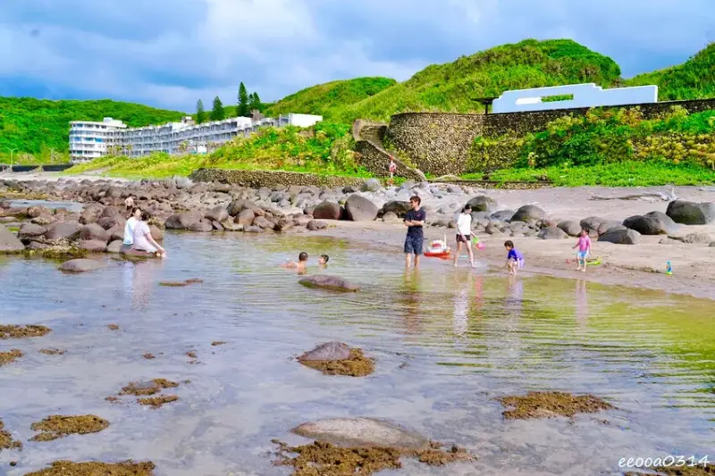 北海岸石門玩水一日遊｜免費探索潮間帶、抓螃蟹親子景點推薦!