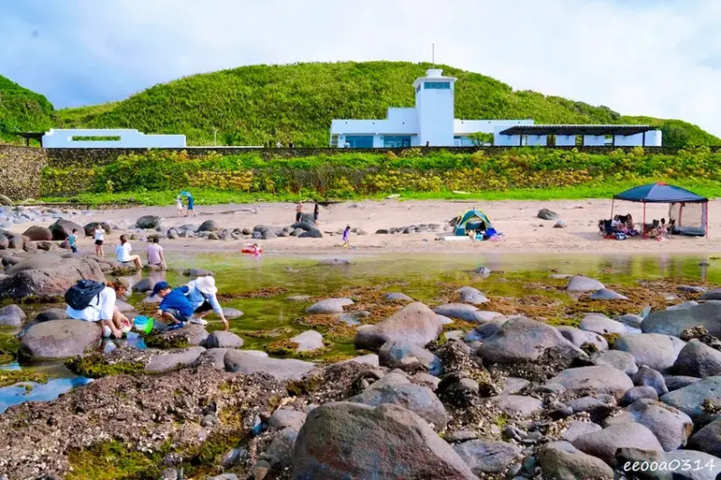 北海岸石門玩水一日遊｜免費探索潮間帶、抓螃蟹親子景點推薦!