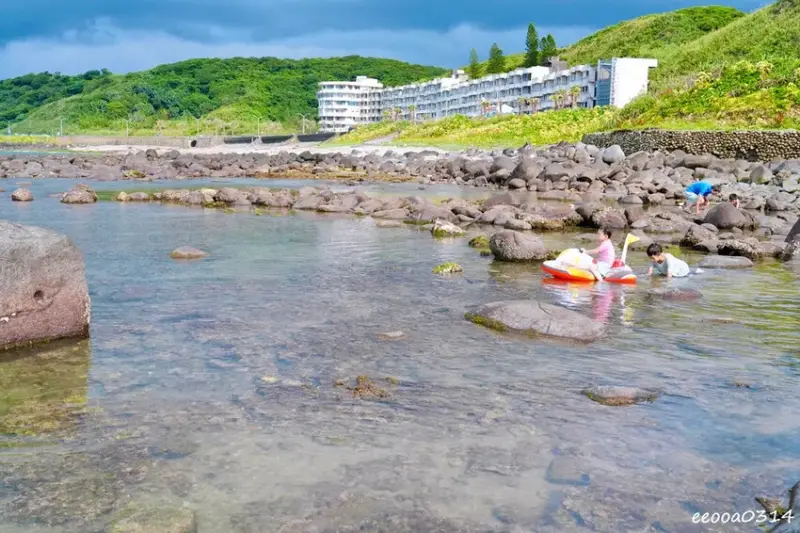 北海岸石門玩水一日遊｜免費探索潮間帶、抓螃蟹親子景點推薦!
