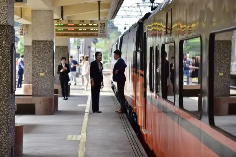 台鐵觀光列車｜雄獅旅遊 鳴日廚房Ｘ君品頤宮米其林三星料理 移