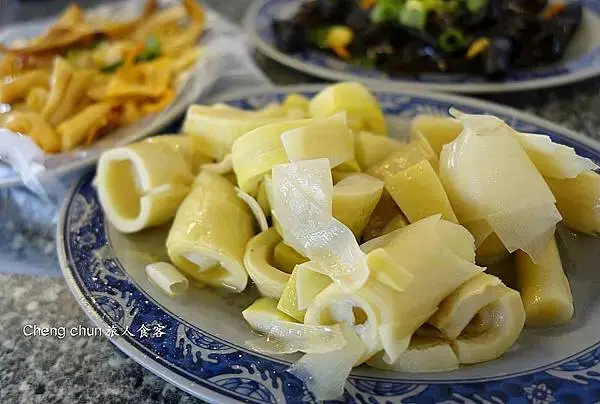 新北市十分半日輕旅，老街放天燈、瀑布公園，百年老店榕樹下米粉