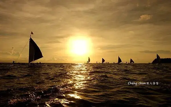 長灘島【帆船追夕陽】體驗，長灘島必玩水上活動。
