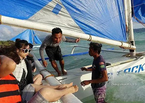 長灘島【帆船追夕陽】體驗，長灘島必玩水上活動。