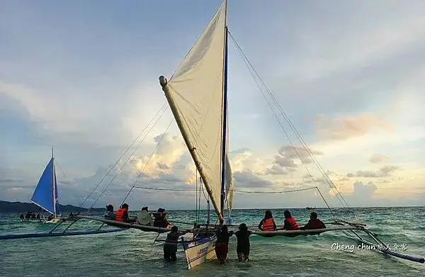 長灘島【帆船追夕陽】體驗，長灘島必玩水上活動。