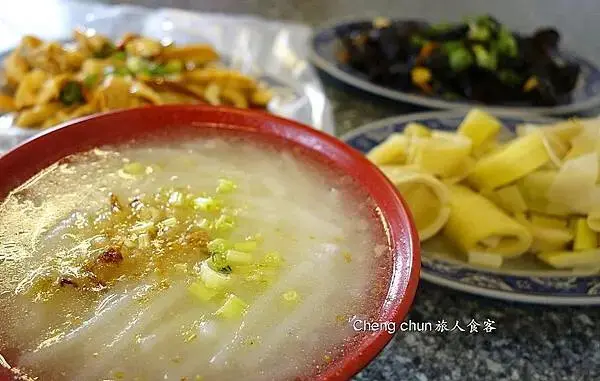 新北市十分半日輕旅，老街放天燈、瀑布公園，百年老店榕樹下米粉