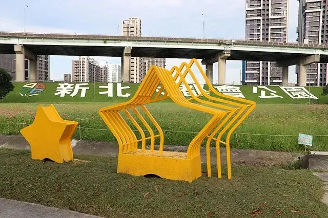 新北河濱2025繽紛花海，春日漫步夢幻花園，新北大都會公園+