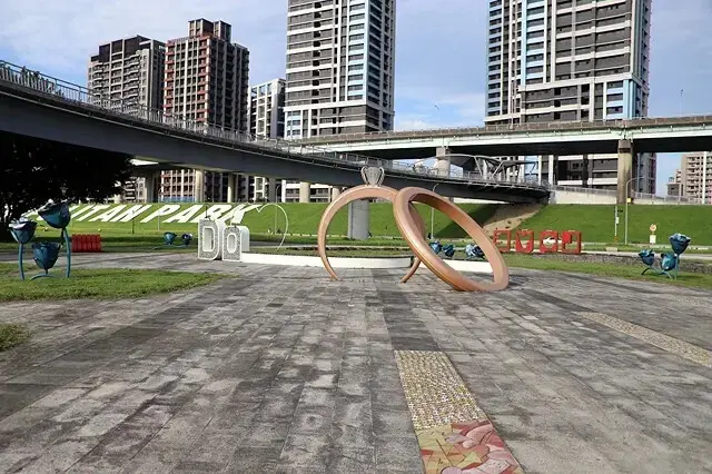 新北河濱2025繽紛花海，春日漫步夢幻花園，新北大都會公園+