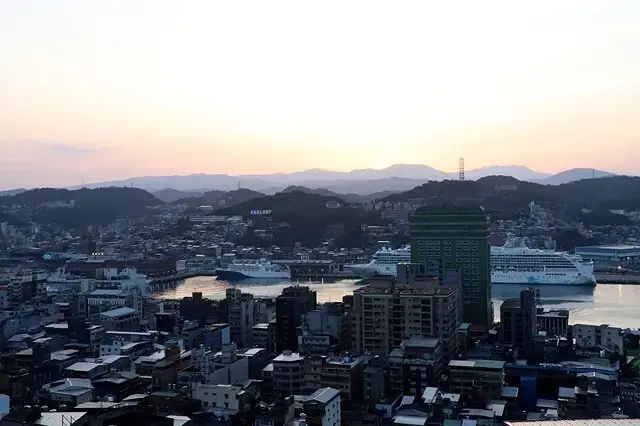 2025基隆半日遊攻略：基隆中正公園眺望海港風光、基隆塔登高