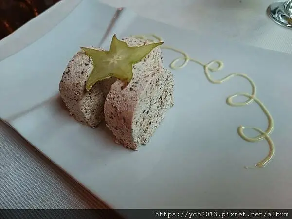 布拉索夫老城內 Casa Hirscher 晚餐,在大塊乳酪