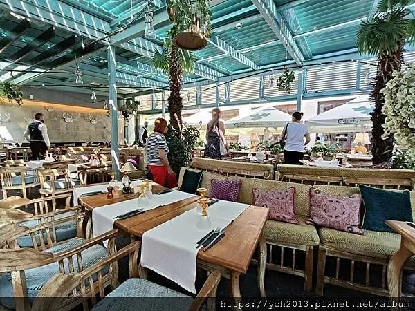 布拉索夫老城內 Casa Hirscher 晚餐,在大塊乳酪