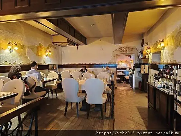 布拉索夫老城內 Casa Hirscher 晚餐,在大塊乳酪