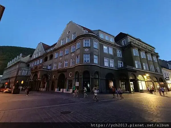 ​Radisson Blu Aurum Hotel前面的公園