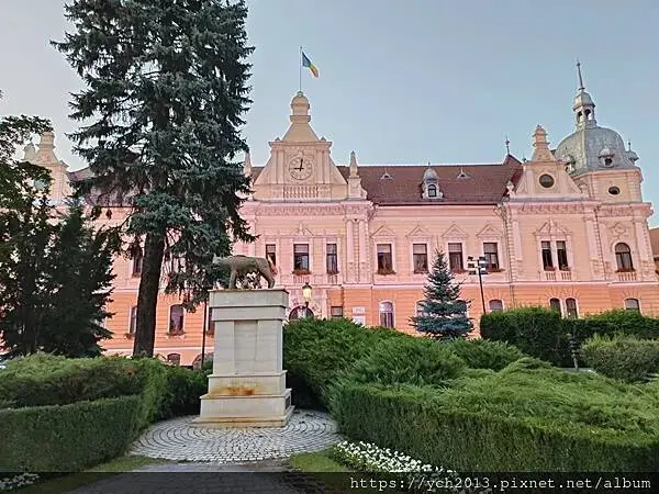 ​Radisson Blu Aurum Hotel前面的公園