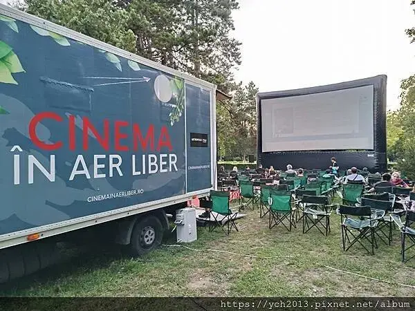 ​Radisson Blu Aurum Hotel前面的公園