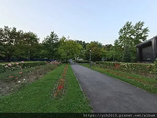 ​Radisson Blu Aurum Hotel前面的公園