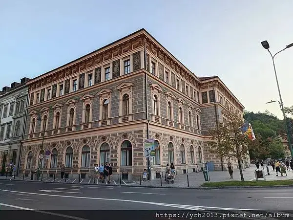 ​Radisson Blu Aurum Hotel前面的公園