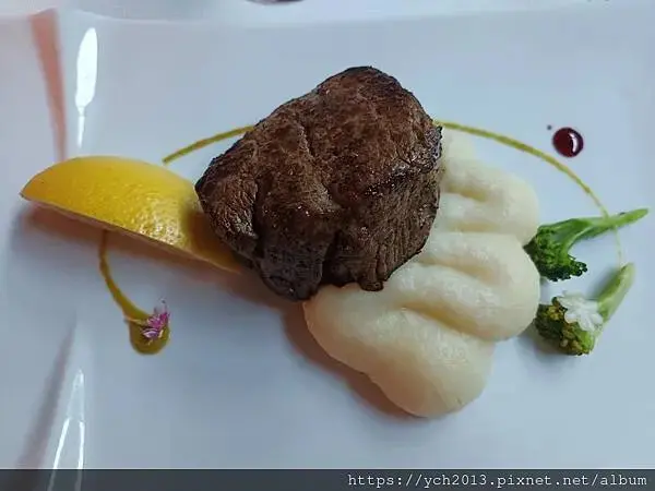 布拉索夫老城內 Casa Hirscher 晚餐,在大塊乳酪