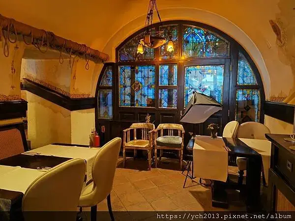 布拉索夫老城內 Casa Hirscher 晚餐,在大塊乳酪