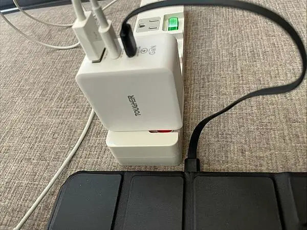 TOUGHER 堅韌者｜65W PD+QC 氮化鎵GaN 閃