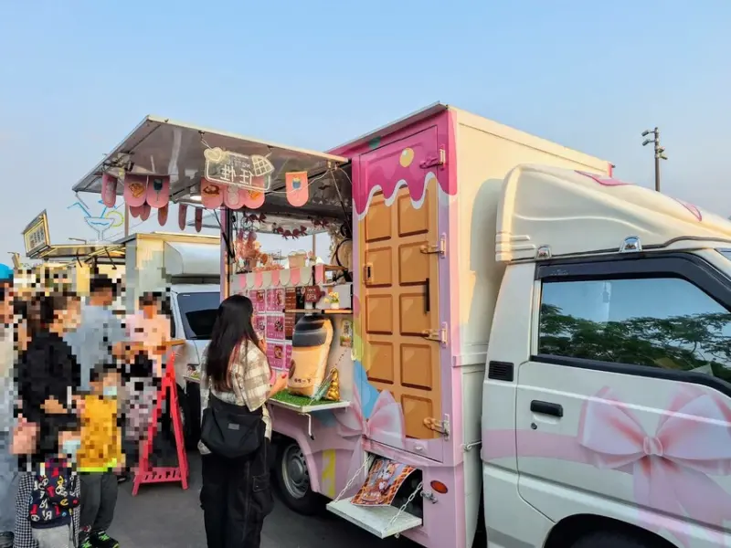 【展覽】「新北市美術館開館」活動、煙火秀、建築光雕秀、市集、