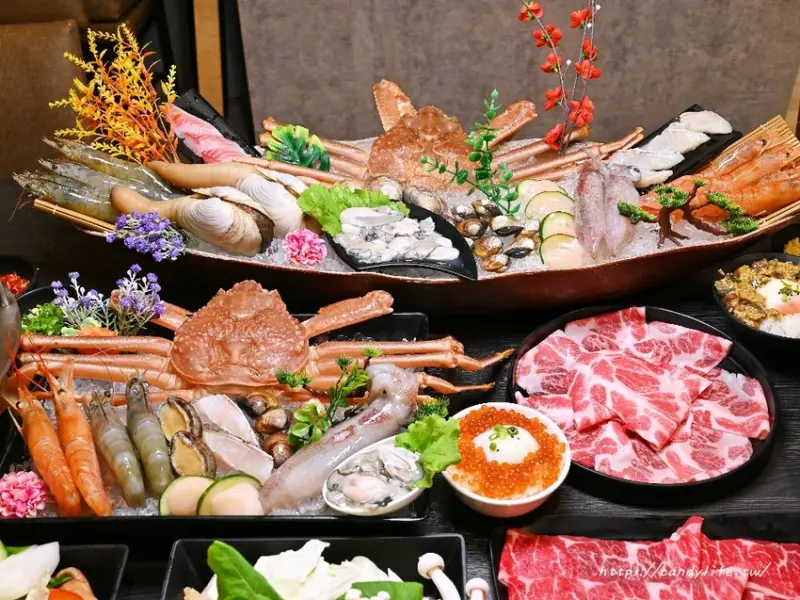 台中市南屯區菁選涮涮鍋｜台中這間活體海鮮鍋物太狂啦！活體松葉蟹超低價雙人只要2999元，還有活體象拔蚌兩吃！