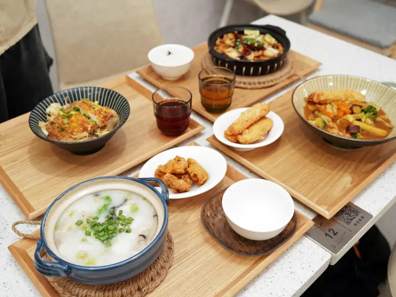 台南市東區台南東區美食｜炸蝦咖哩太驚艷｜寶煲餐飲｜超好吃麻辣水煮魚、鱸魚粥