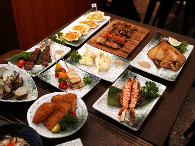 台南東區原佃燒烤｜冷氣開放超舒適！人氣串燒+清酒蛤蠣必點攻略