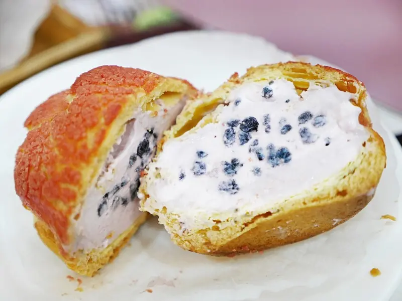 泡芙夾入小美冰淇淋般的冰心內餡，多達10種口味，是台中低調的隱藏版伴手禮