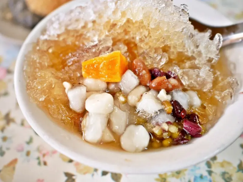 員林冰菓室老店，圓仔八寶冰料多又平價，軟Q燒麻糬也很讚