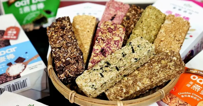 滿滿燕麥配上大量堅果的輕卡高纖小點心，下午茶來一支不罪惡