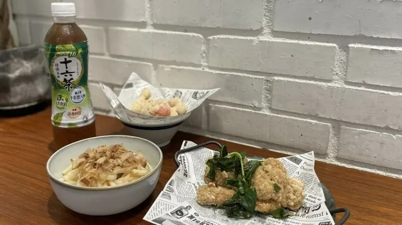 台北市中山區拾参Bistro - 近行天宮捷運站4號出口的日式風格炸物小店，提供甜鹹炸物/咖哩飯/烏龍冷麵/飲料/外帶便當(*^__^*)